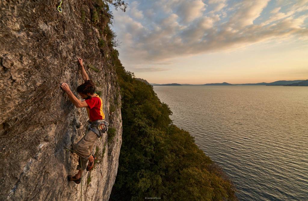 Sasso Ballaro, sospesi tra lago e cielo (foto di Tommaso Lamantia)