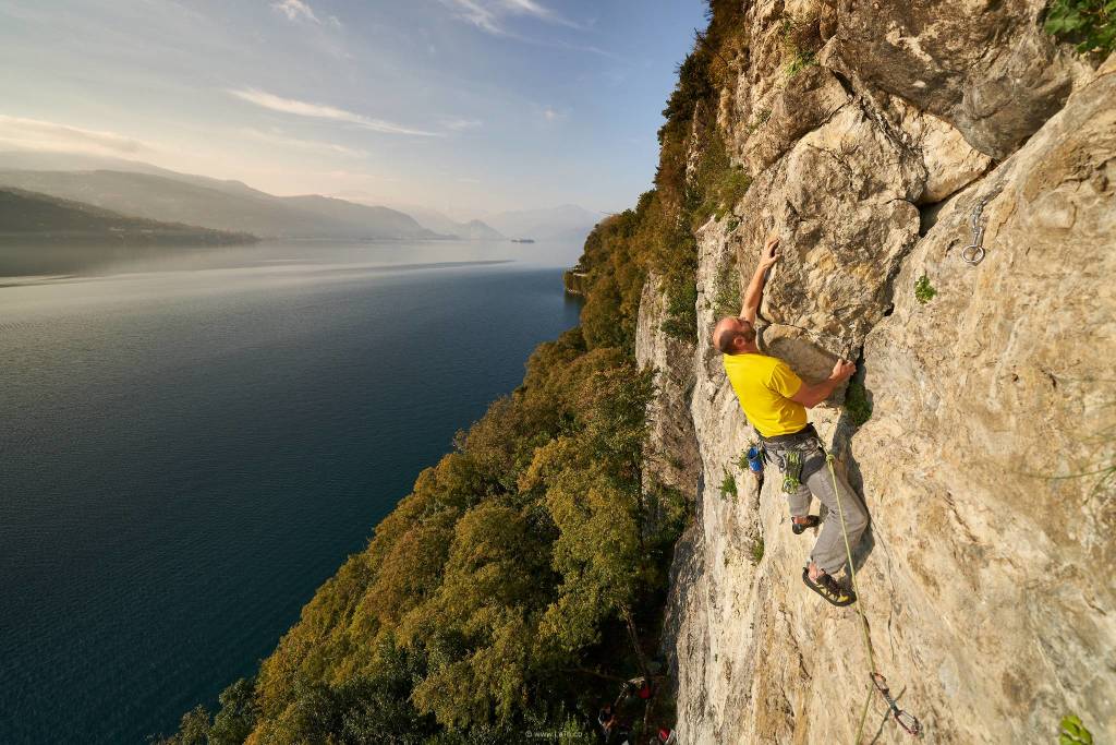 Sasso Ballaro, sospesi tra lago e cielo (foto di Tommaso Lamantia)