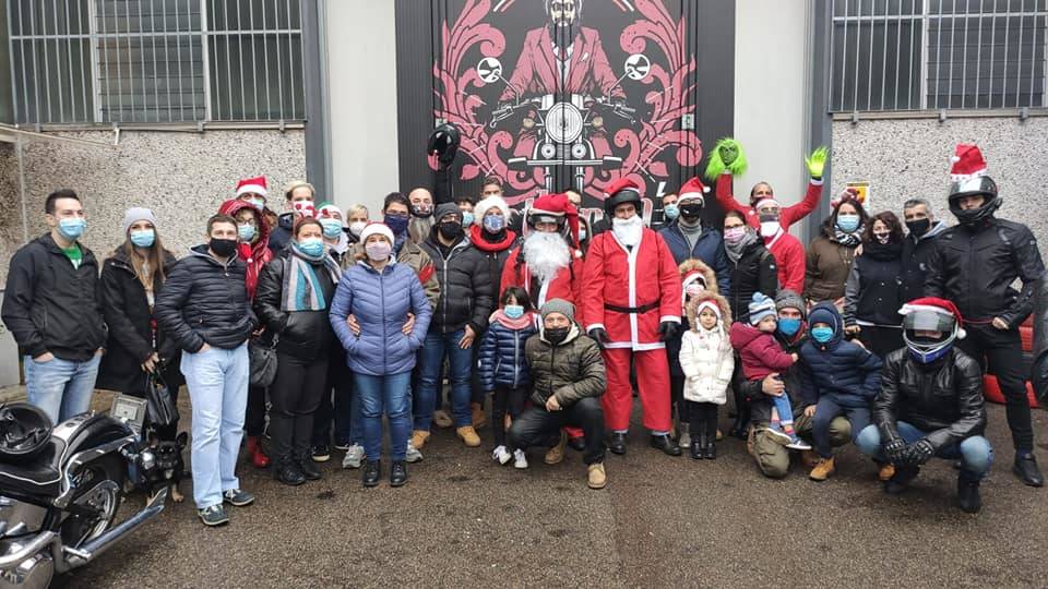 A Parabiago Babbo Natale arriva in moto con il Gentlemen's Garage