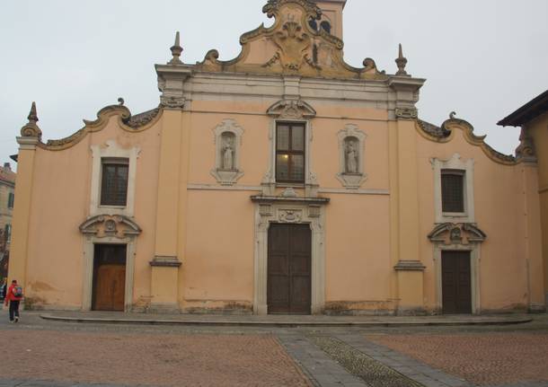 A Saronno gli alunni delle superiori a scuola di restauro nei cantieri in San Francesco