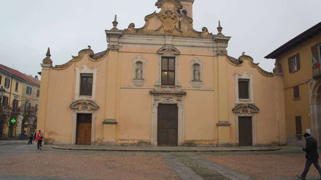 A Saronno gli alunni delle superiori a scuola di restauro nei cantieri in San Francesco