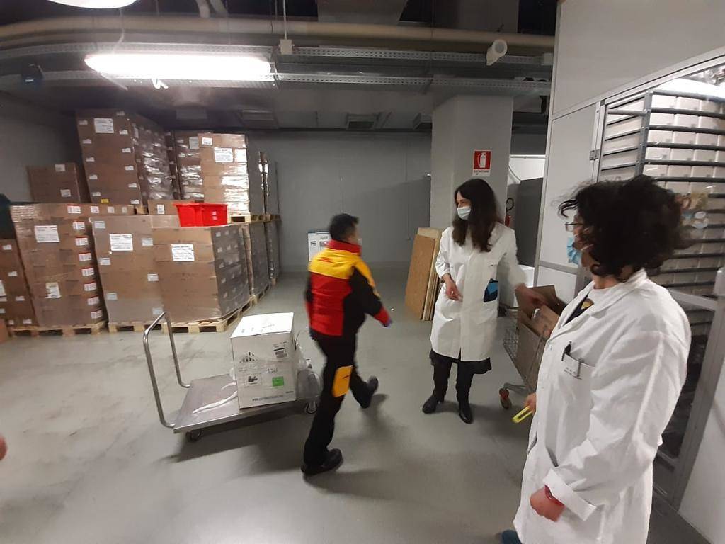 Arrivati all’ospedale di Varese i vaccini per il personale dei reparti covid e dei pronto soccorso