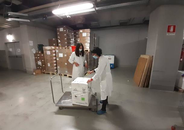 Arrivati all’ospedale di Varese i vaccini per il personale dei reparti covid e dei pronto soccorso