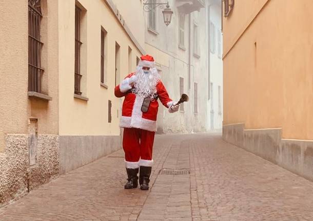 Babbo Natale a scuola con il pedibus a Comerio