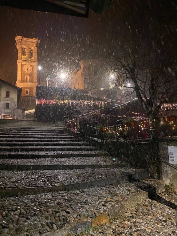 Con la neve, aria di natale al sacro Monte