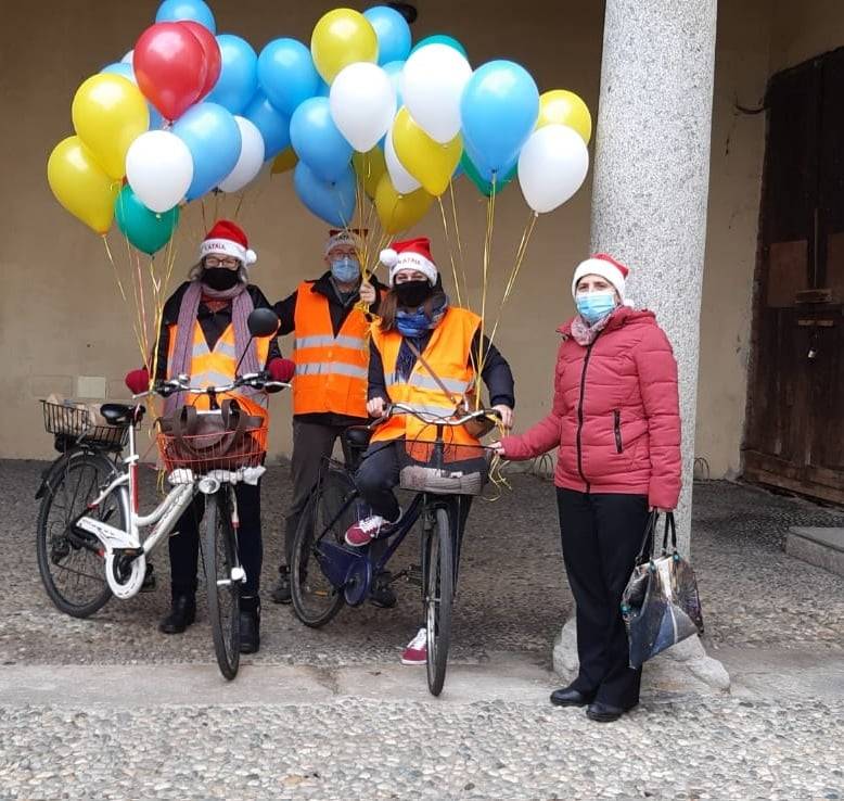 Dairago, 300 palloncini in volo con le letterine dei bambini