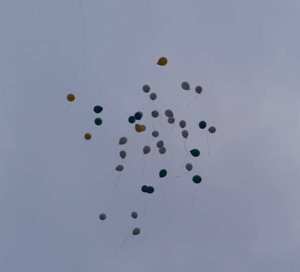 Dairago, 300 palloncini in volo con le letterine dei bambini