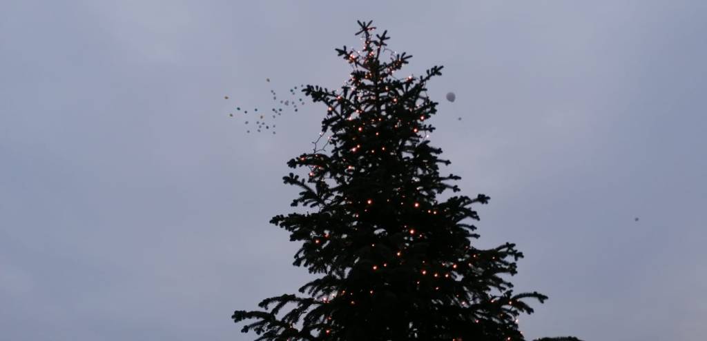 Dairago, 300 palloncini in volo con le letterine dei bambini