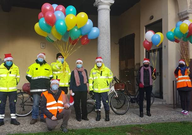 Dairago, 300 palloncini in volo con le letterine dei bambini