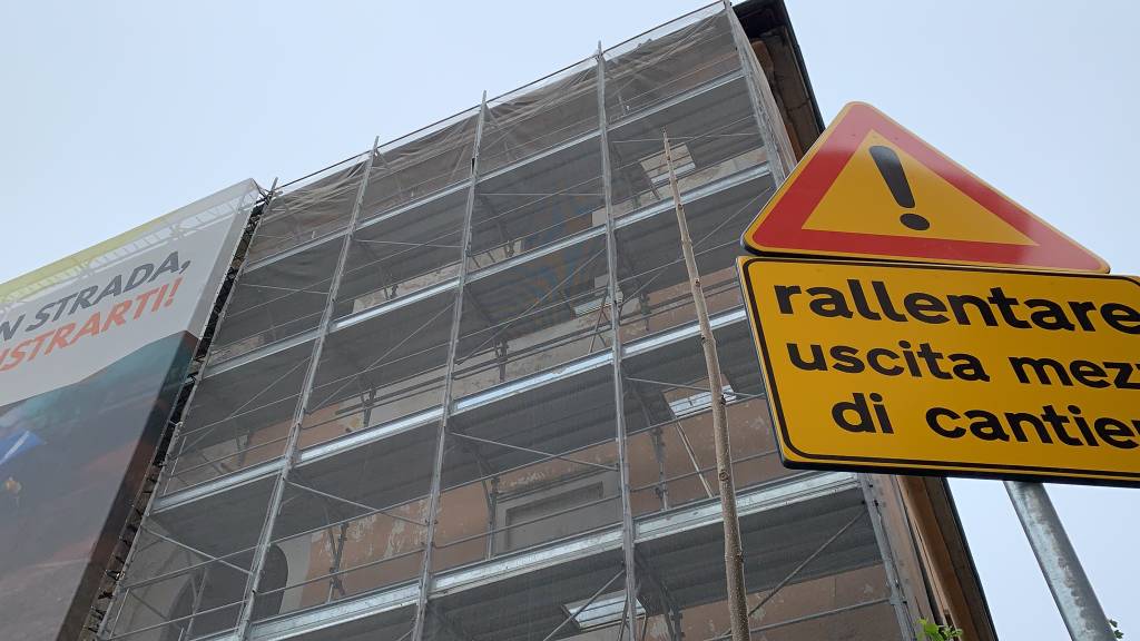 Dentro la Caserma Garibaldi, dove è iniziato il cantiere