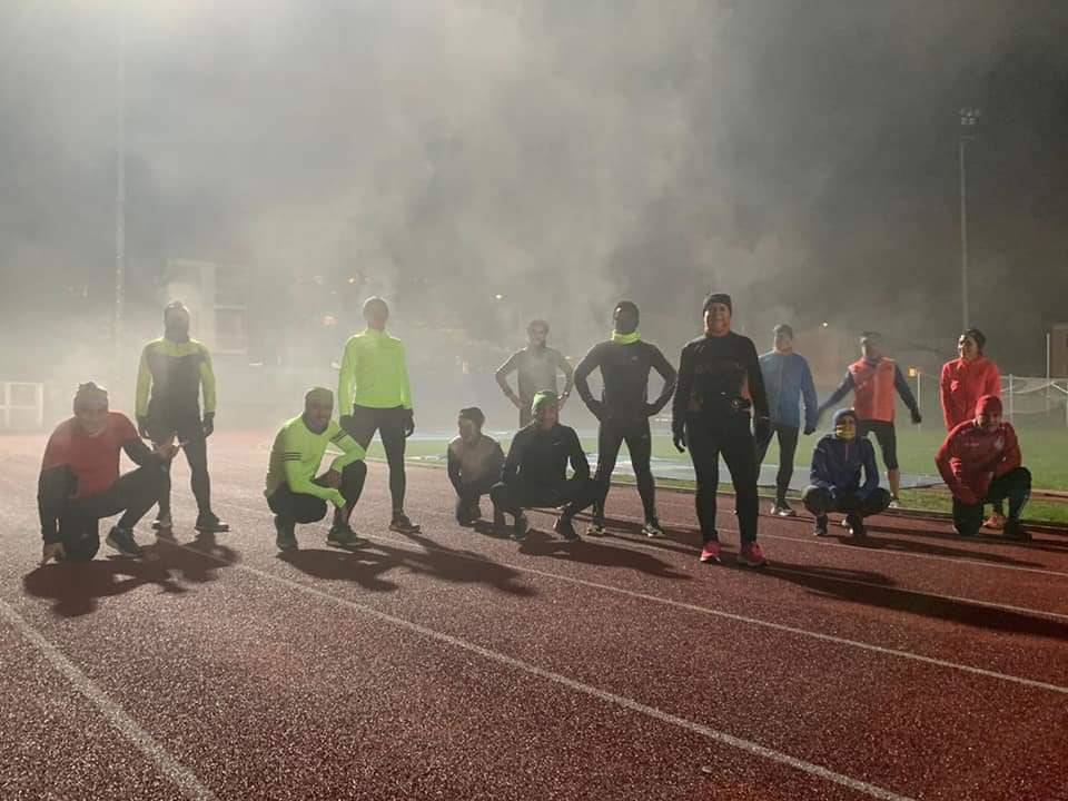 Gap Saronno riparte, runners immersi nella nebbia sulla pista del Colombo-Gianetti