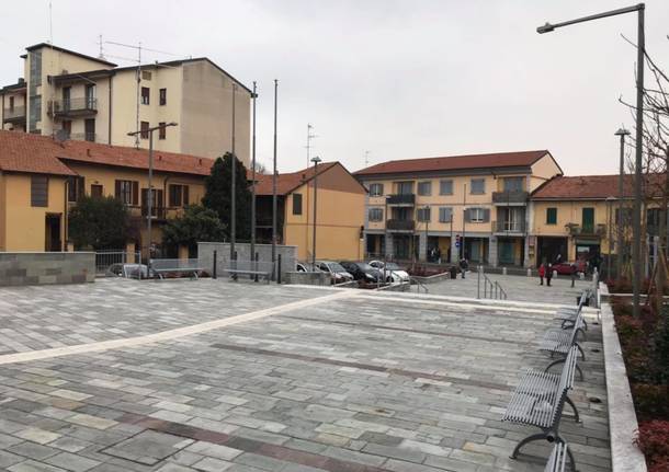 Garbagnate, ecco la nuova piazza del Municipio