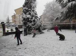 Giochi con la neve alla primaria Galilei di Varese - foto di Michaela Tedde