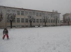 Giochi con la neve alla primaria Galilei di Varese - foto di Michaela Tedde