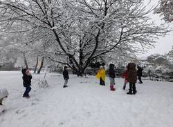 Giochi con la neve alla primaria Galilei di Varese - foto di Michaela Tedde