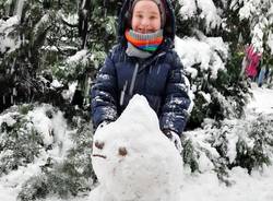 Giochi con la neve alla primaria Galilei di Varese - foto di Michaela Tedde