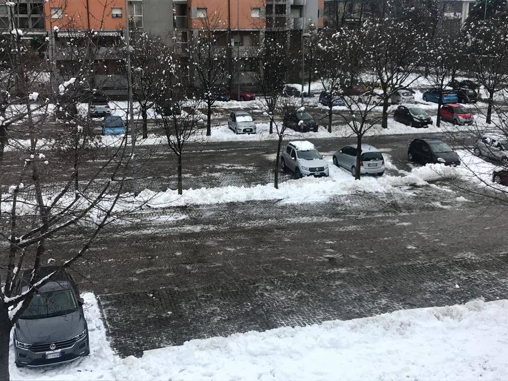 Il mercato di Legnano dopo la nevicata del 28 dicembre