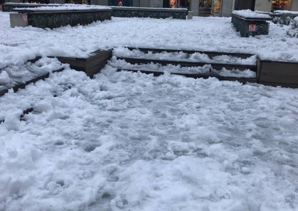 Il mercato di Legnano dopo la nevicata del 28 dicembre