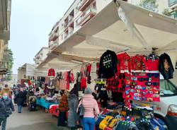 Il Natale veste a festa il mercato di Saronno nell'ultimo appuntamento pre natalizio