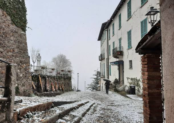 Il sacro Monte si risveglia con la neve