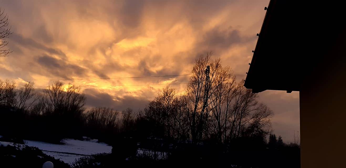 Il tramonto di domenica 6 dicembre