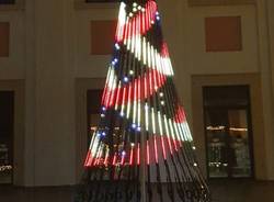 L'albero di Natale "smart" illumina Monvalle