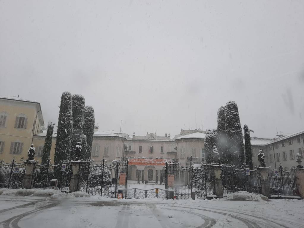 La neve a Varese, da piazza Monte Grappa al Sacro Monte