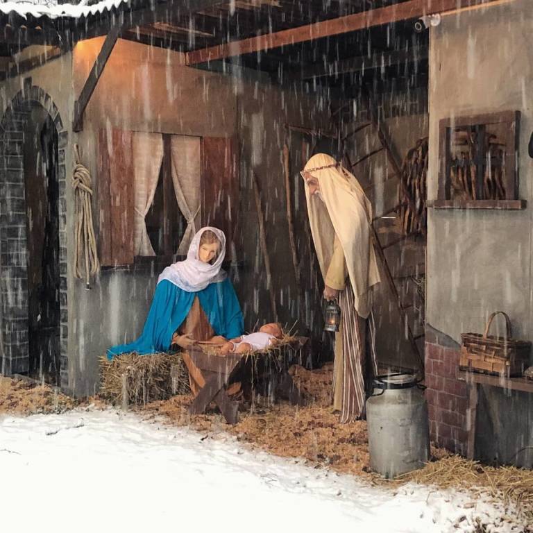 La neve dà vita al presepe del gruppo storico Sant Antoni da Saronn 