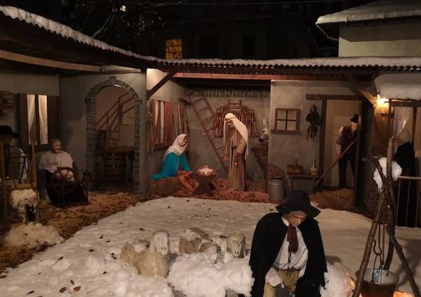 La neve dà vita al presepe del gruppo storico Sant Antoni da Saronn