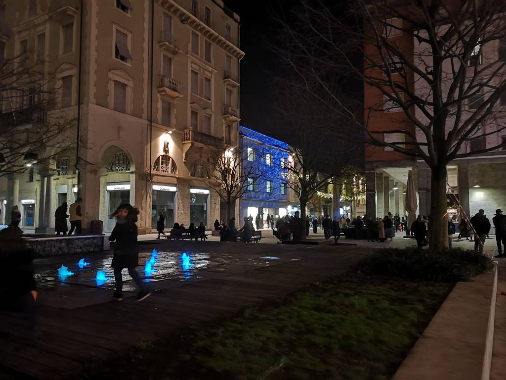 Legnanesi a passeggio in attesa della zona gialla