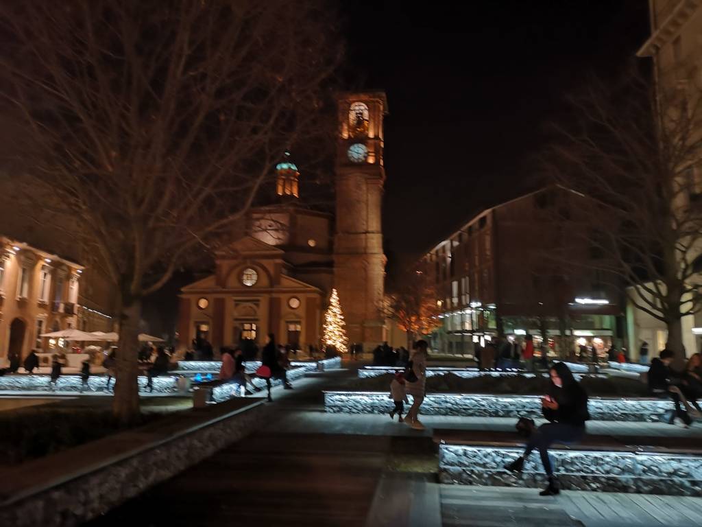 Legnanesi a passeggio in attesa della zona gialla