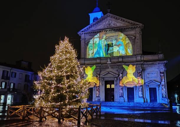 Luminarie e proiezioni accendono il Natale 2020 a Saronno