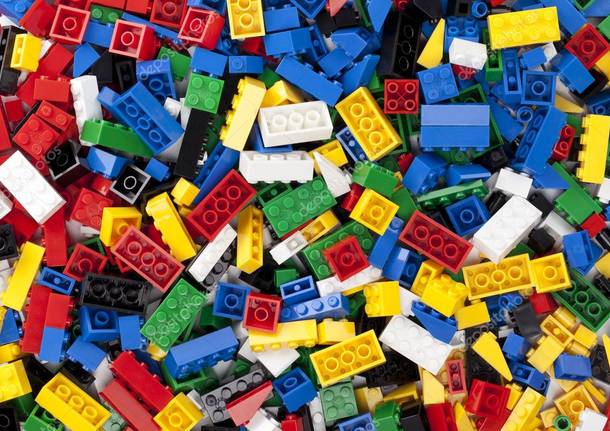 Mattoncini Lego contro le barriere, la raccolta parte da Sesto