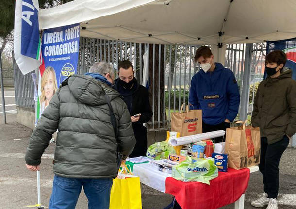 raccolta doni e generi alimentari con Fratelli d'Italia e Gioventù Nazionale Alto Milanese