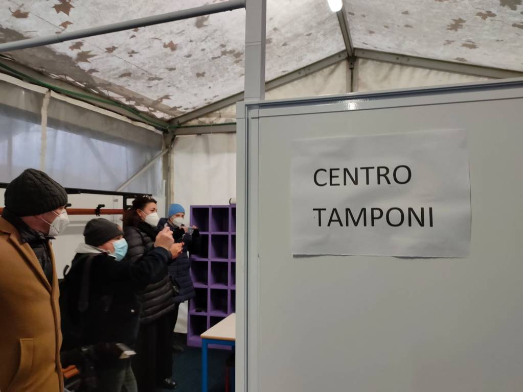 Saronno, apre il punto tamponi all'ex bocciodromo