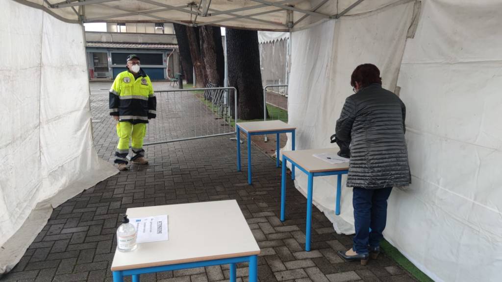 Saronno, apre il punto tamponi all'ex bocciodromo