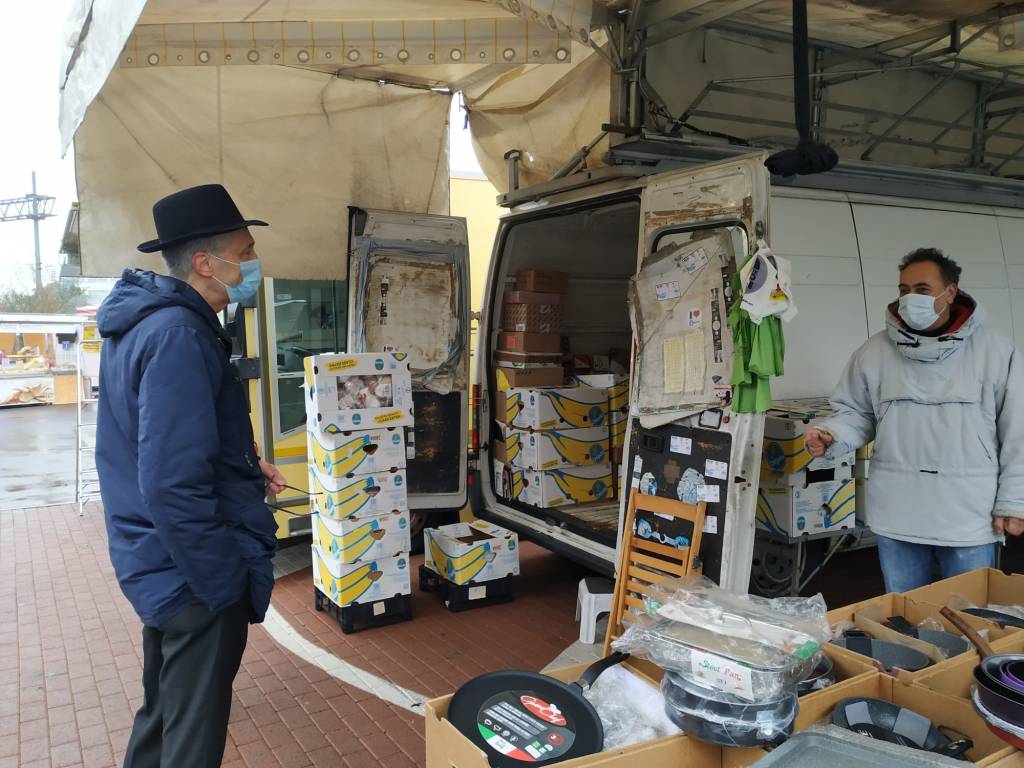 Saronno, il mercato torna al completo