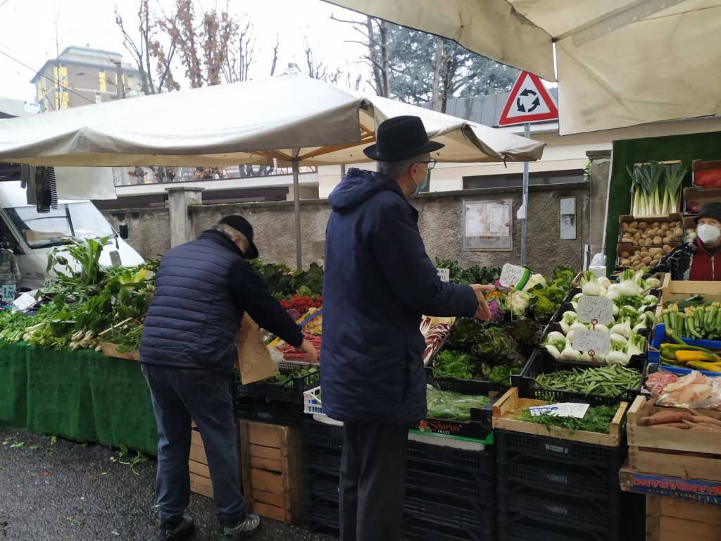 Saronno, il mercato torna al completo