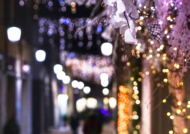 Saronno, la magia del Natale tra lucine e atmosfera di festa