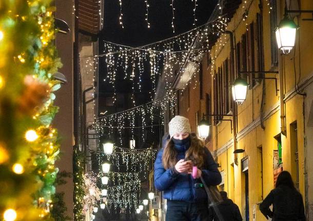 Saronno, la magia del Natale tra lucine e atmosfera di festa