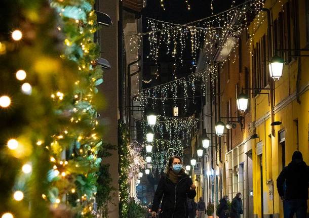 Saronno, la magia del Natale tra lucine e atmosfera di festa