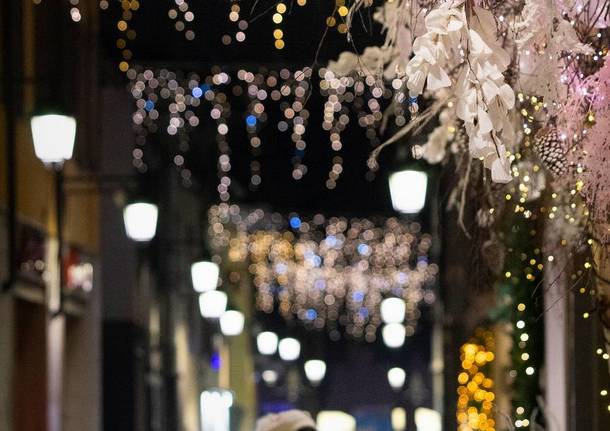 Saronno, la magia del Natale tra lucine e atmosfera di festa