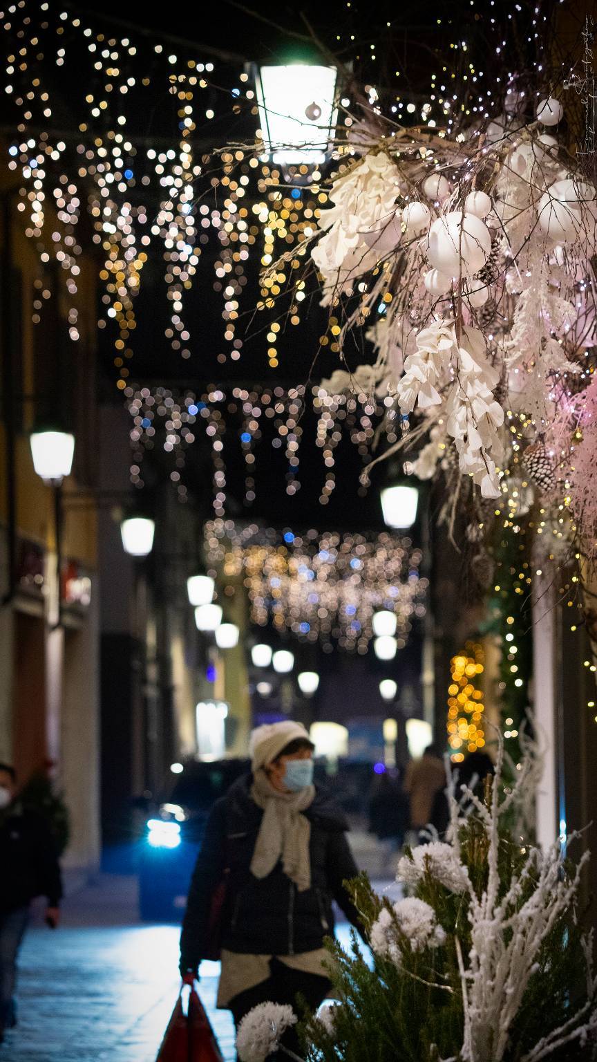 Saronno, la magia del Natale tra lucine e atmosfera di festa