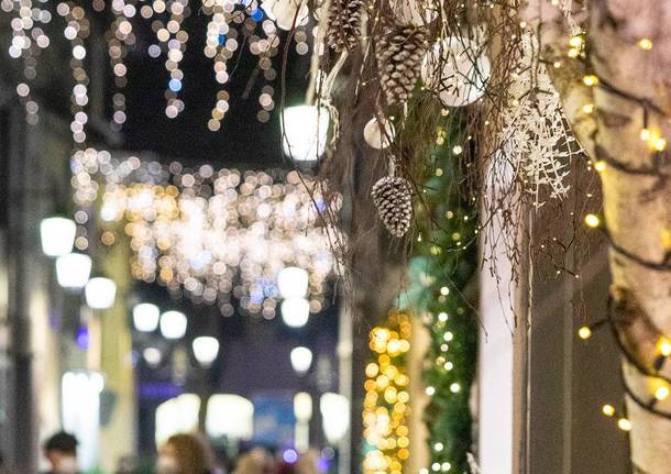 Saronno, la magia del Natale tra lucine e atmosfera di festa