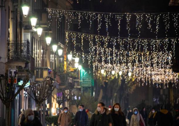 Saronno, la magia del Natale tra lucine e atmosfera di festa