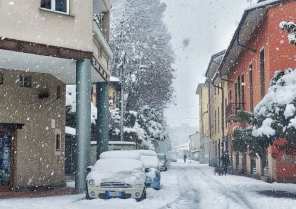 Saronno sotto la neve (foto di Emanuele Santagostino)