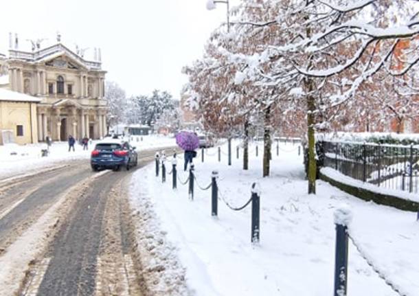 Saronno sotto la neve (foto di Emanuele Santagostino)