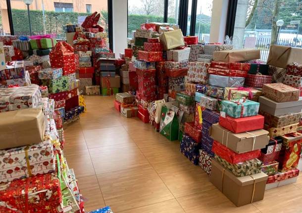 Scatole di Natale: a Saronno Casa di Marta ha raccolto 2400 doni solidali per i bisognosi