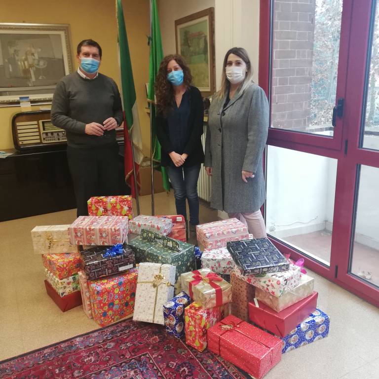 Scatole di Natale nel Legnanese