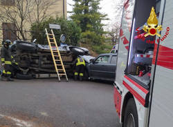 Scontro con ribaltamento in via Montorfano a Varese